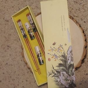 Lovely Set Wood Asian Design Chopsticks  NEW